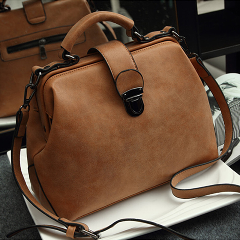 Chain Lock Combination - Tas Selempang Wanita Anyaman Jerami yang